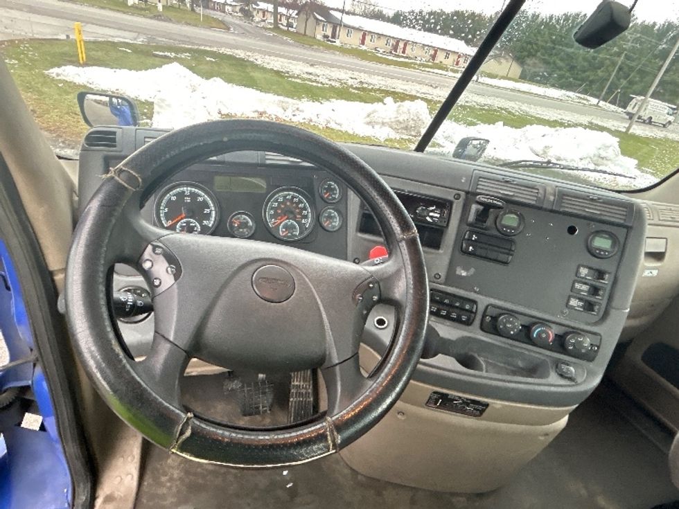 Day Cab Tractor-Heavy Duty Tractors-Freightliner-2020-Cascadia 11364ST-Elkhart-IN-527,100\n\t\tmiles-$ 32,500 - Image 11