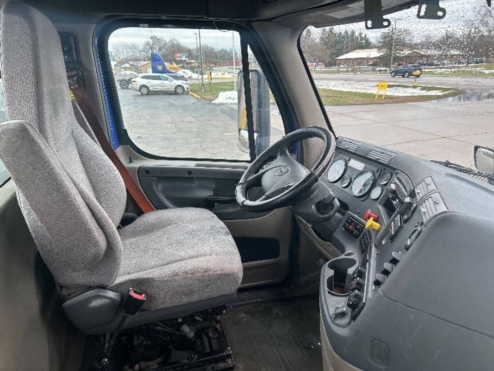 Day Cab Tractor-Heavy Duty Tractors-Freightliner-2020-Cascadia 11364ST-Elkhart-IN-527,100\n\t\tmiles-$ 32,500 - Image 14