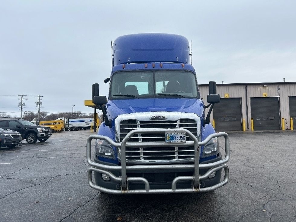 Day Cab Tractor-Heavy Duty Tractors-Freightliner-2020-Cascadia 11364ST-Elkhart-IN-527,100\n\t\tmiles-$ 32,500 - Image 2