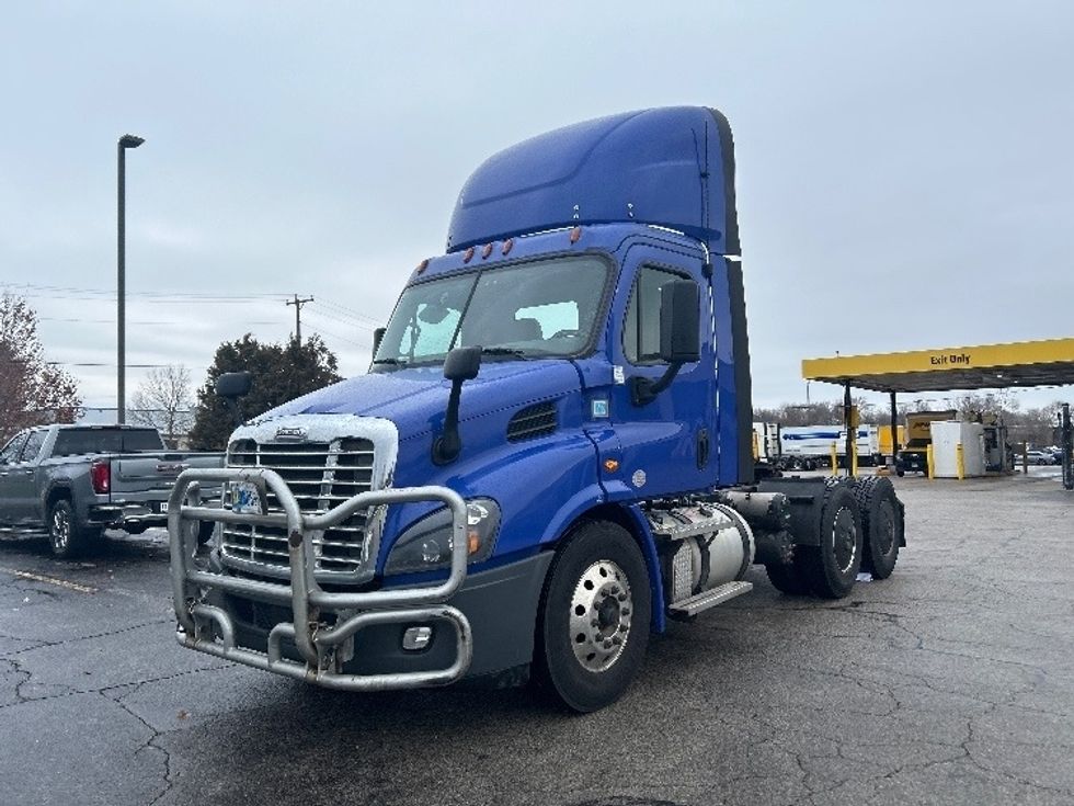 Day Cab Tractor-Heavy Duty Tractors-Freightliner-2020-Cascadia 11364ST-Elkhart-IN-527,100\n\t\tmiles-$ 32,500 - Image 3