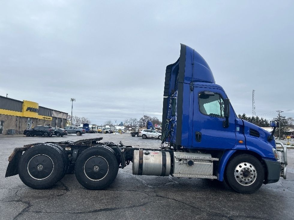 Day Cab Tractor-Heavy Duty Tractors-Freightliner-2020-Cascadia 11364ST-Elkhart-IN-527,100\n\t\tmiles-$ 32,500 - Image 8