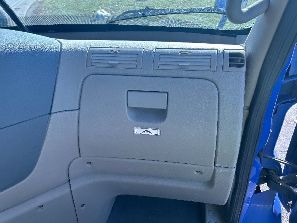 Day Cab Tractor-Heavy Duty Tractors-Freightliner-2020-Cascadia 11364ST-Elkhart-IN-532,372\n\t\tmiles-$ 32,250 - Image 13