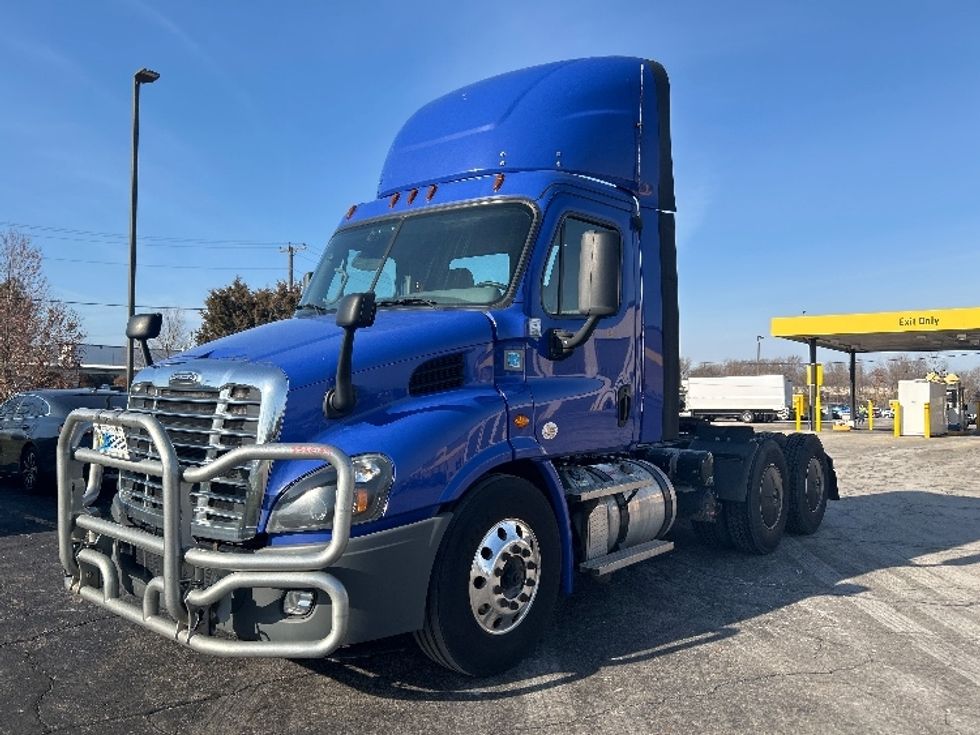 Day Cab Tractor-Heavy Duty Tractors-Freightliner-2020-Cascadia 11364ST-Elkhart-IN-532,372\n\t\tmiles-$ 32,250 - Image 3