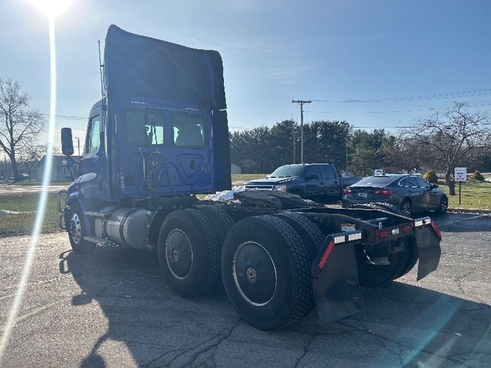 Day Cab Tractor-Heavy Duty Tractors-Freightliner-2020-Cascadia 11364ST-Elkhart-IN-532,372\n\t\tmiles-$ 32,250 - Image 5