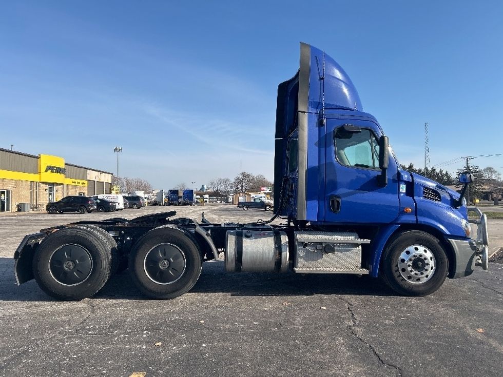 Day Cab Tractor-Heavy Duty Tractors-Freightliner-2020-Cascadia 11364ST-Elkhart-IN-532,372\n\t\tmiles-$ 32,250 - Image 8