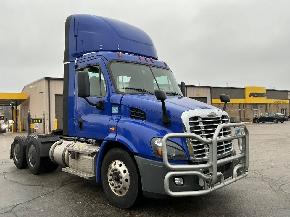 Day Cab Tractor-Heavy Duty Tractors-Freightliner-2020-Cascadia 11364ST-Elkhart-IN-538,302\n\t\tmiles-$ 32,500 - Image 1