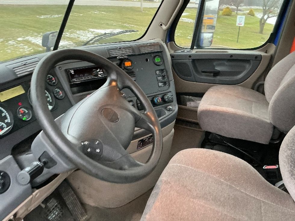 Day Cab Tractor-Heavy Duty Tractors-Freightliner-2020-Cascadia 11364ST-Elkhart-IN-538,302\n\t\tmiles-$ 32,500 - Image 10
