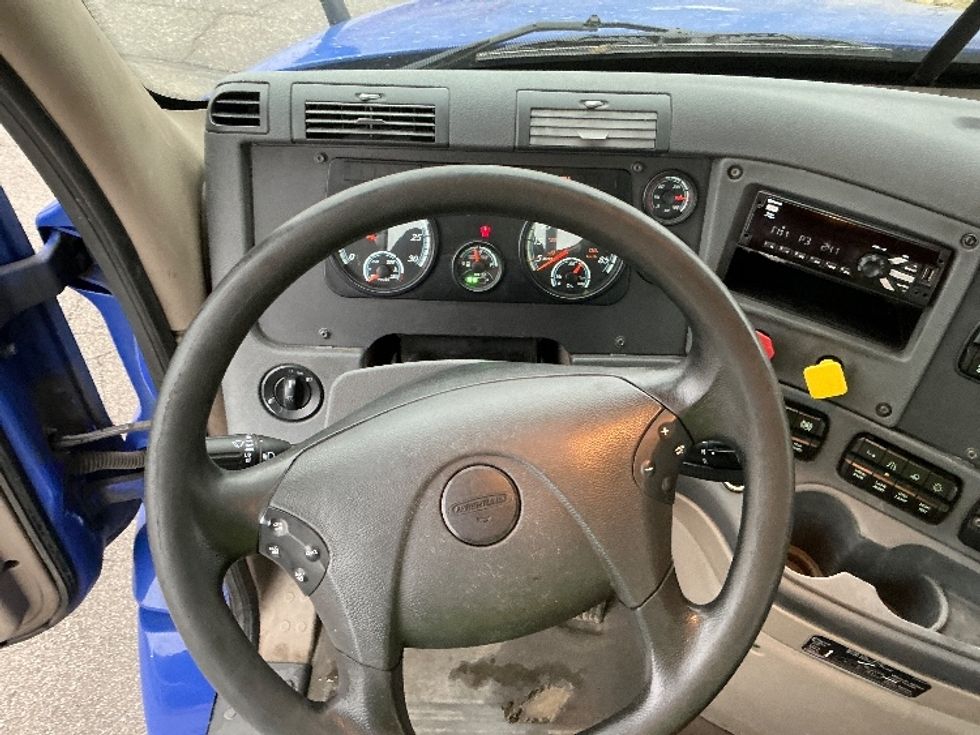 Day Cab Tractor-Heavy Duty Tractors-Freightliner-2020-Cascadia 11364ST-Elkhart-IN-538,302\n\t\tmiles-$ 32,500 - Image 11