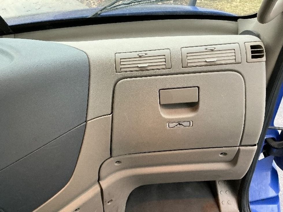 Day Cab Tractor-Heavy Duty Tractors-Freightliner-2020-Cascadia 11364ST-Elkhart-IN-538,302\n\t\tmiles-$ 32,500 - Image 13