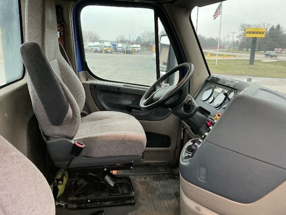 Day Cab Tractor-Heavy Duty Tractors-Freightliner-2020-Cascadia 11364ST-Elkhart-IN-538,302\n\t\tmiles-$ 32,500 - Image 14