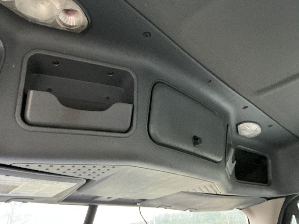 Day Cab Tractor-Heavy Duty Tractors-Freightliner-2020-Cascadia 11364ST-Elkhart-IN-538,302\n\t\tmiles-$ 32,500 - Image 17