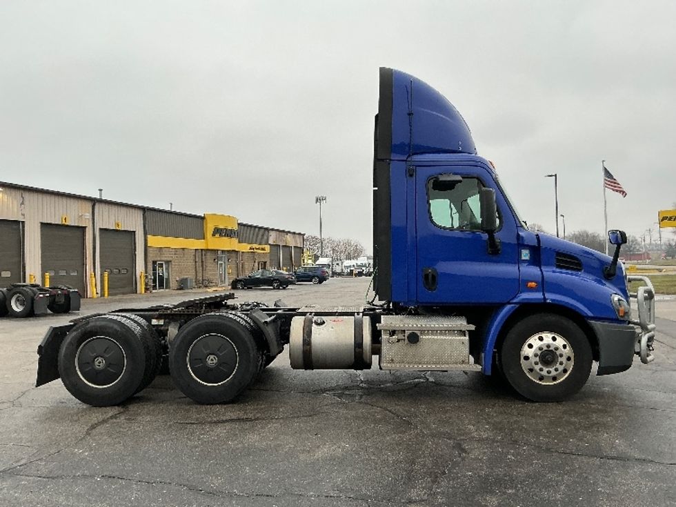 Day Cab Tractor-Heavy Duty Tractors-Freightliner-2020-Cascadia 11364ST-Elkhart-IN-538,302\n\t\tmiles-$ 32,500 - Image 8