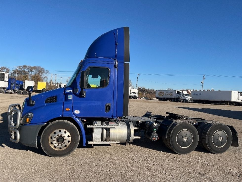 Day Cab Tractor-Heavy Duty Tractors-Freightliner-2020-Cascadia 11364ST-Elkhart-IN-541,996\n\t\tmiles-$ 31,250 - Image 4