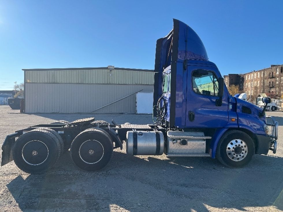 Day Cab Tractor-Heavy Duty Tractors-Freightliner-2020-Cascadia 11364ST-Elkhart-IN-541,996\n\t\tmiles-$ 31,250 - Image 8