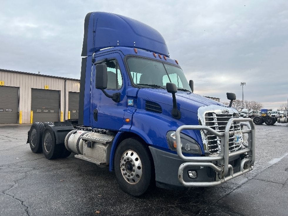 Day Cab Tractor-Heavy Duty Tractors-Freightliner-2020-Cascadia 11364ST-Elkhart-IN-577,217\n\t\tmiles-$ 28,250 - Image 1