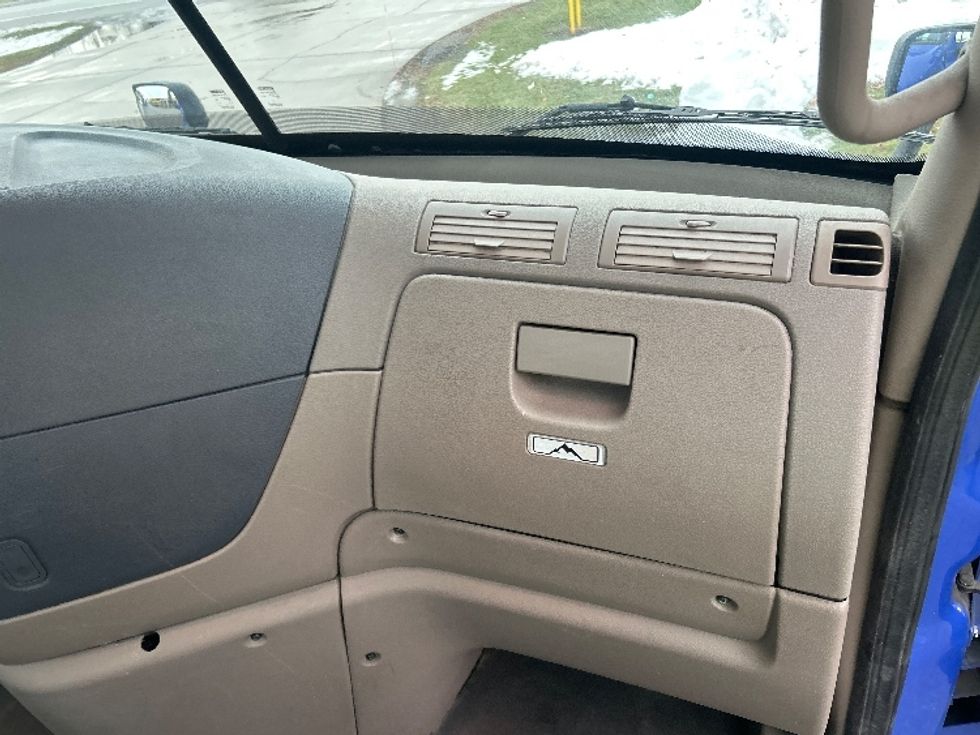 Day Cab Tractor-Heavy Duty Tractors-Freightliner-2020-Cascadia 11364ST-Elkhart-IN-577,217\n\t\tmiles-$ 28,250 - Image 13