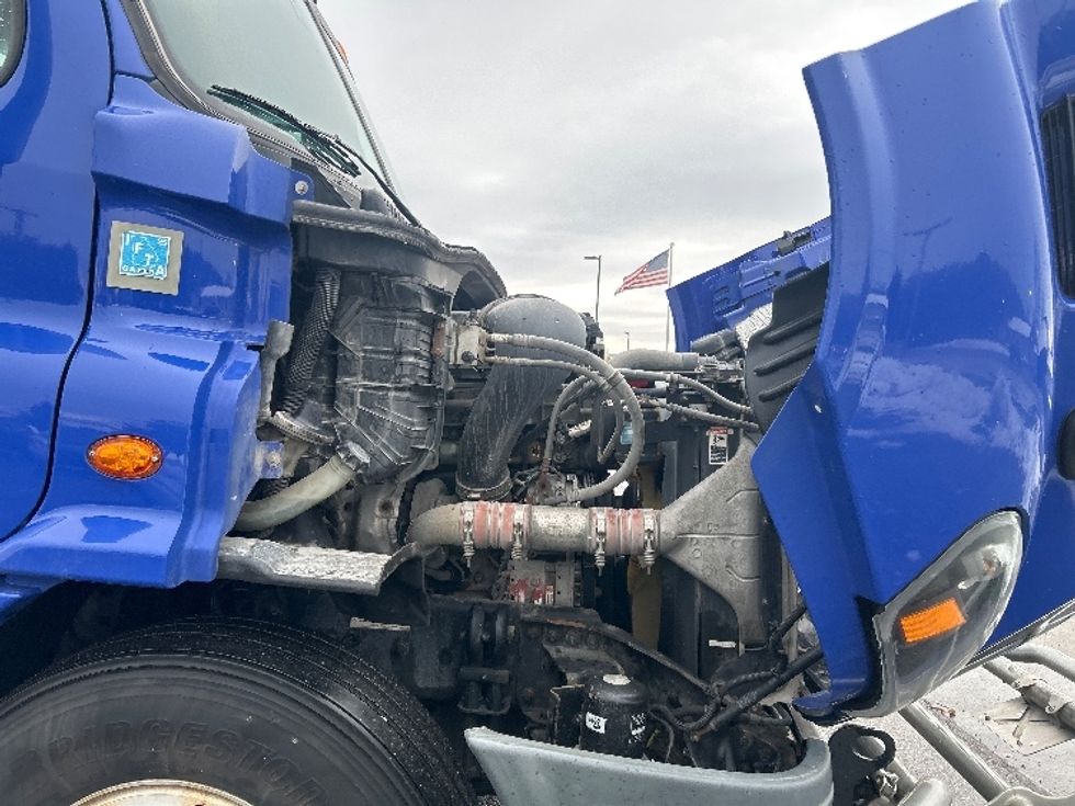 Day Cab Tractor-Heavy Duty Tractors-Freightliner-2020-Cascadia 11364ST-Elkhart-IN-577,217\n\t\tmiles-$ 28,250 - Image 15