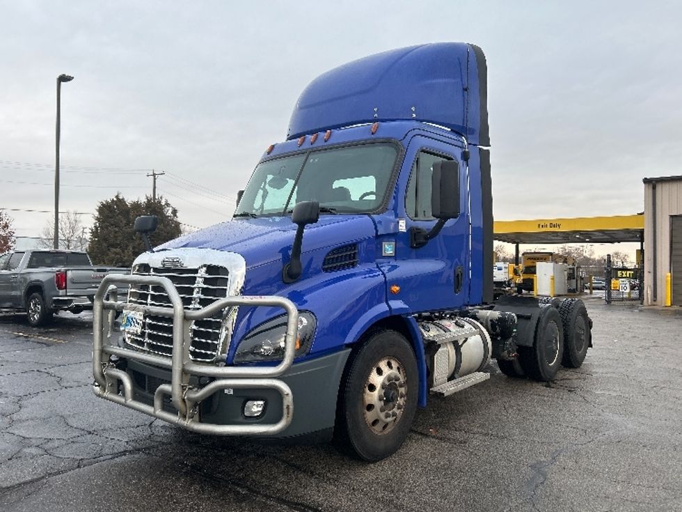 Day Cab Tractor-Heavy Duty Tractors-Freightliner-2020-Cascadia 11364ST-Elkhart-IN-577,217\n\t\tmiles-$ 28,250 - Image 3
