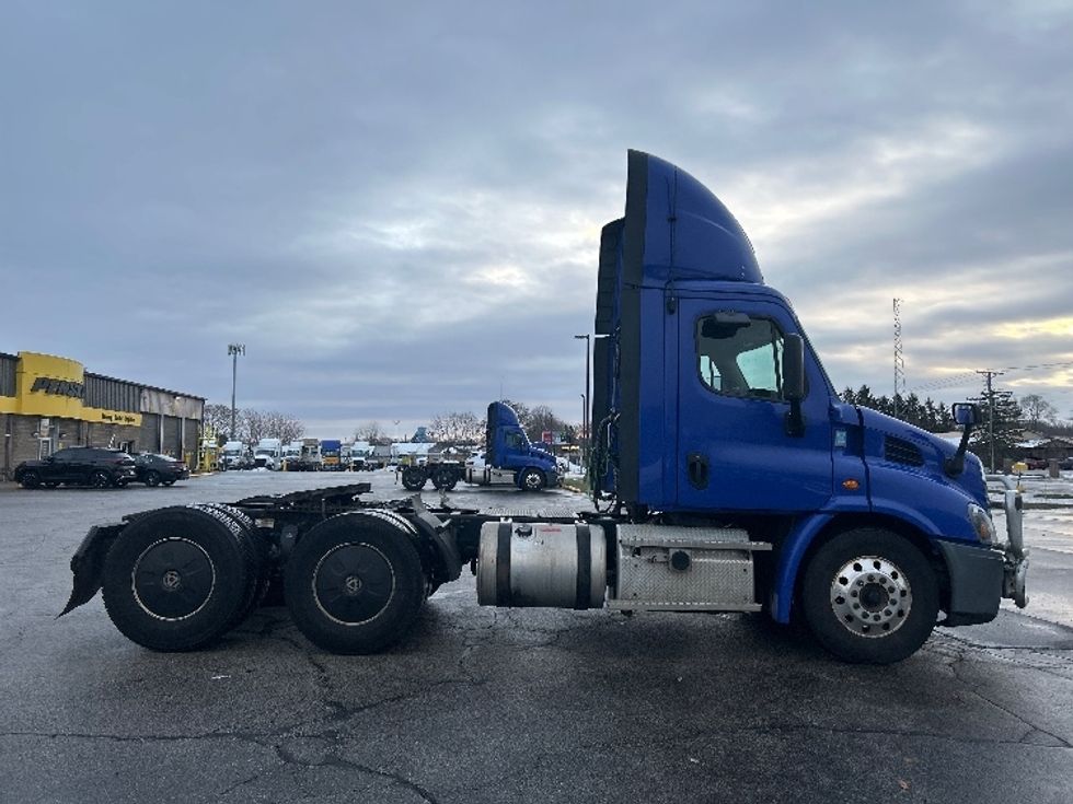 Day Cab Tractor-Heavy Duty Tractors-Freightliner-2020-Cascadia 11364ST-Elkhart-IN-577,217\n\t\tmiles-$ 28,250 - Image 8