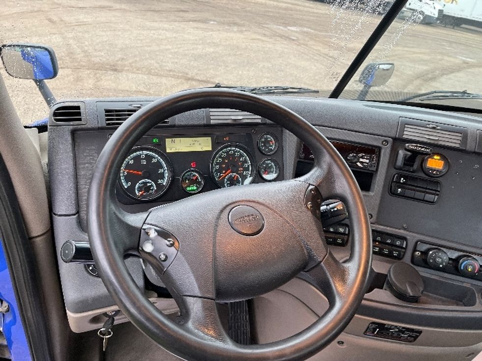 Day Cab Tractor-Heavy Duty Tractors-Freightliner-2020-Cascadia 11364ST-Elkhart-IN-594,054\n\t\tmiles-$ 28,250 - Image 11