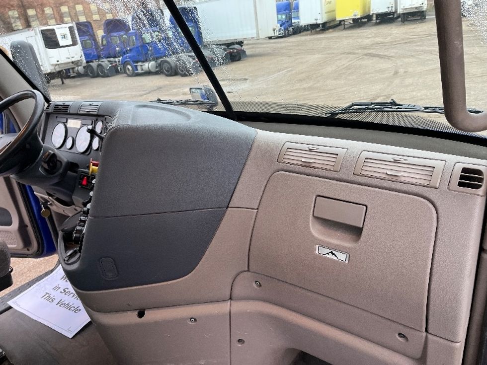 Day Cab Tractor-Heavy Duty Tractors-Freightliner-2020-Cascadia 11364ST-Elkhart-IN-594,054\n\t\tmiles-$ 28,250 - Image 13