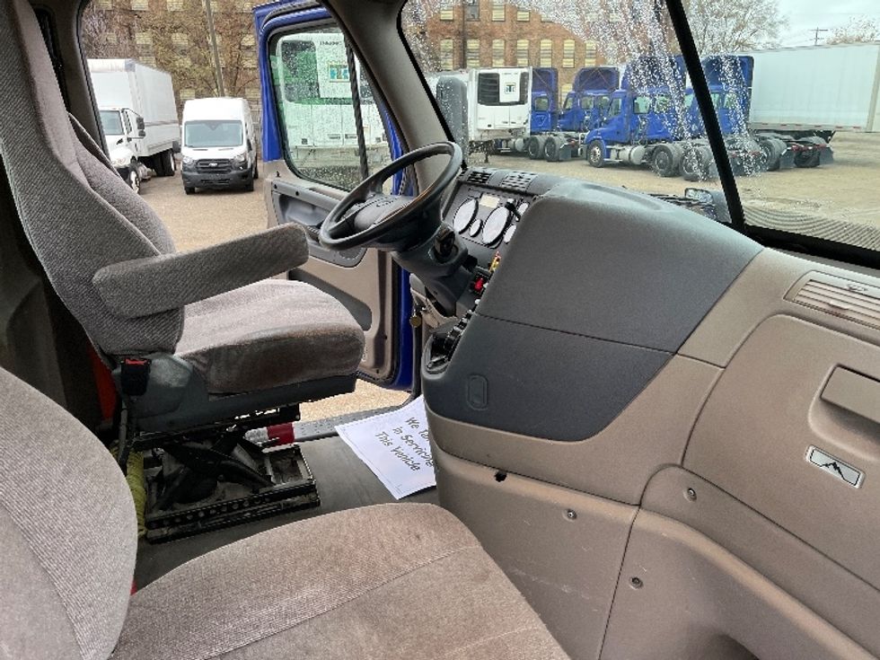 Day Cab Tractor-Heavy Duty Tractors-Freightliner-2020-Cascadia 11364ST-Elkhart-IN-594,054\n\t\tmiles-$ 28,250 - Image 14