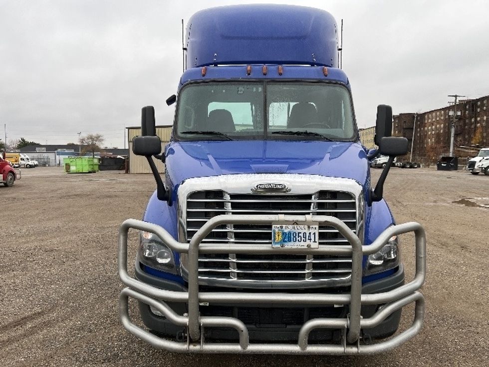 Day Cab Tractor-Heavy Duty Tractors-Freightliner-2020-Cascadia 11364ST-Elkhart-IN-594,054\n\t\tmiles-$ 28,250 - Image 2