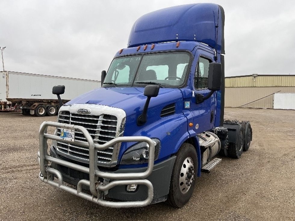 Day Cab Tractor-Heavy Duty Tractors-Freightliner-2020-Cascadia 11364ST-Elkhart-IN-594,054\n\t\tmiles-$ 28,250 - Image 3
