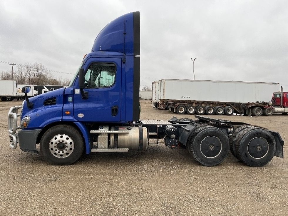 Day Cab Tractor-Heavy Duty Tractors-Freightliner-2020-Cascadia 11364ST-Elkhart-IN-594,054\n\t\tmiles-$ 28,250 - Image 4