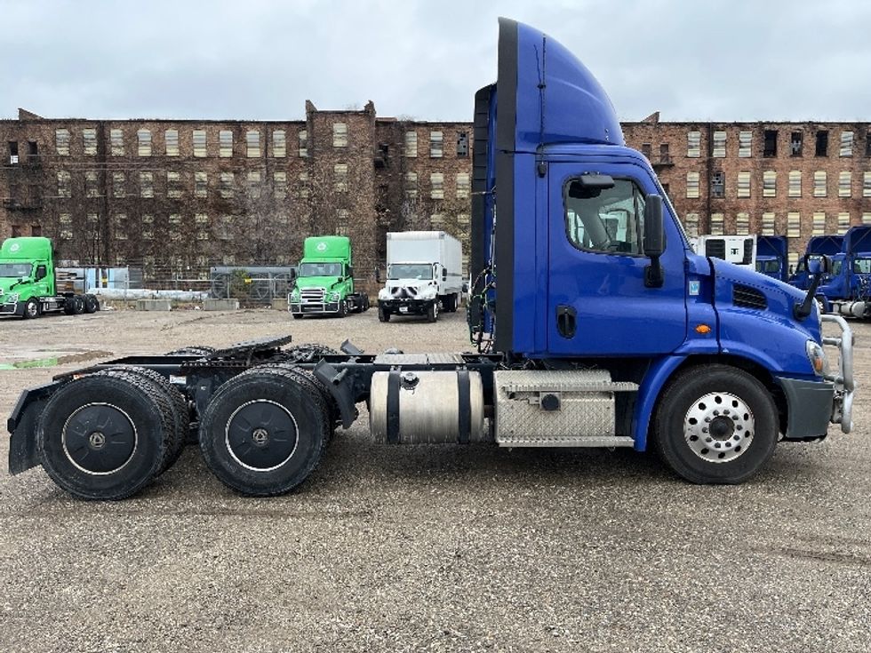 Day Cab Tractor-Heavy Duty Tractors-Freightliner-2020-Cascadia 11364ST-Elkhart-IN-594,054\n\t\tmiles-$ 28,250 - Image 8