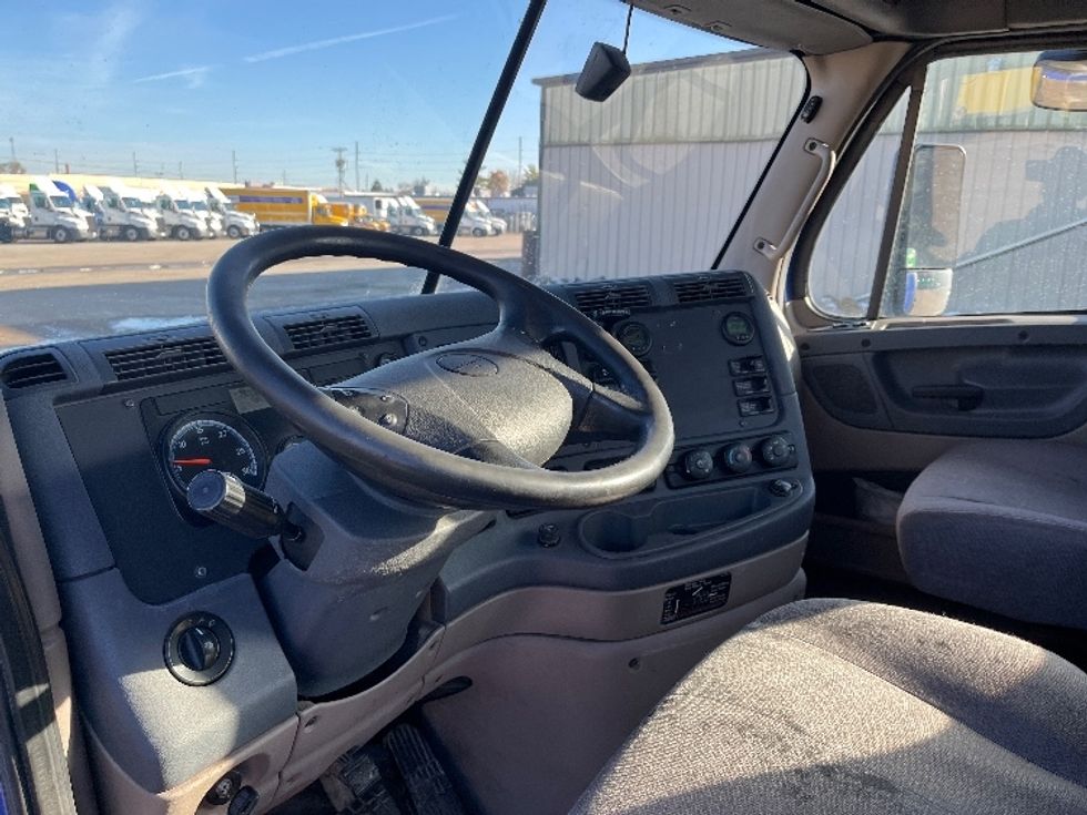 Day Cab Tractor-Heavy Duty Tractors-Freightliner-2020-Cascadia 11364ST-Elkhart-IN-598,845\n\t\tmiles-$ 28,250 - Image 10