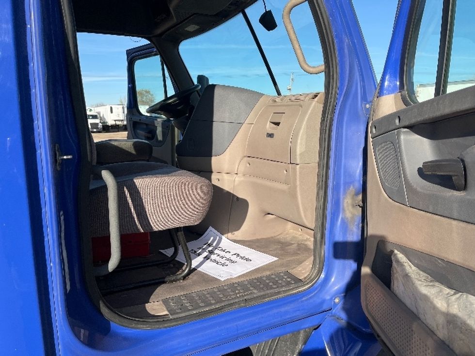 Day Cab Tractor-Heavy Duty Tractors-Freightliner-2020-Cascadia 11364ST-Elkhart-IN-598,845\n\t\tmiles-$ 28,250 - Image 12