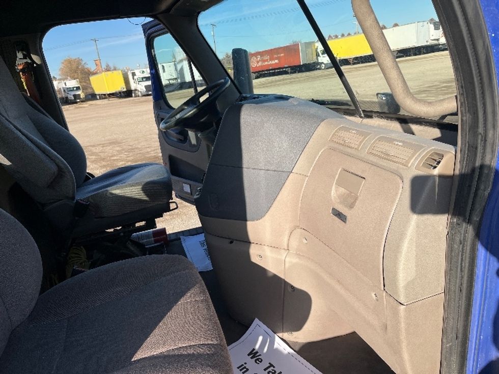 Day Cab Tractor-Heavy Duty Tractors-Freightliner-2020-Cascadia 11364ST-Elkhart-IN-598,845\n\t\tmiles-$ 28,250 - Image 13