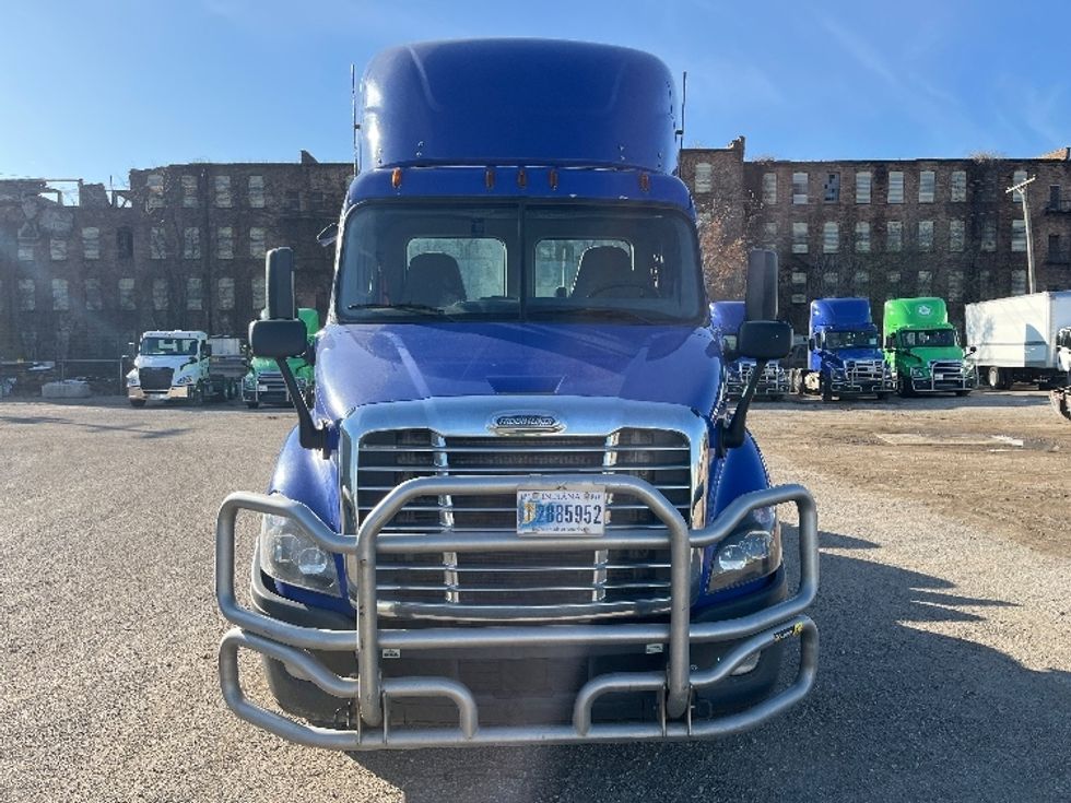 Day Cab Tractor-Heavy Duty Tractors-Freightliner-2020-Cascadia 11364ST-Elkhart-IN-598,845\n\t\tmiles-$ 28,250 - Image 2