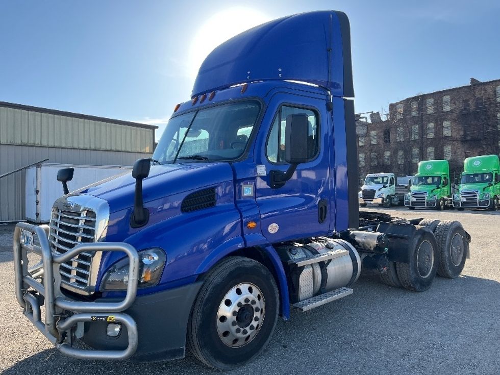 Day Cab Tractor-Heavy Duty Tractors-Freightliner-2020-Cascadia 11364ST-Elkhart-IN-598,845\n\t\tmiles-$ 28,250 - Image 3