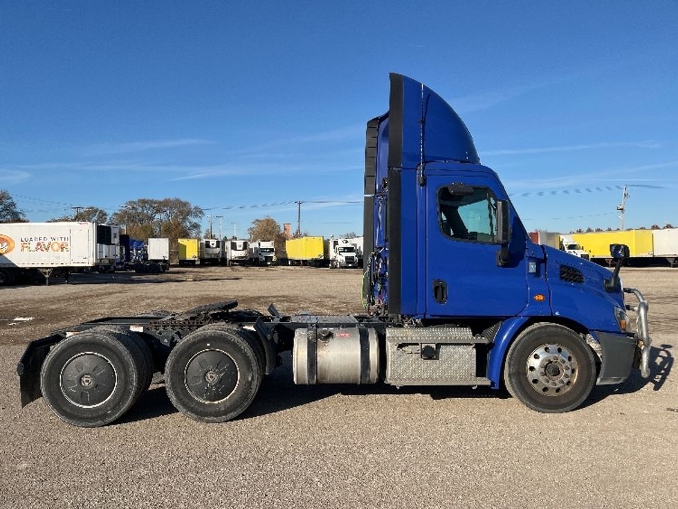 Day Cab Tractor-Heavy Duty Tractors-Freightliner-2020-Cascadia 11364ST-Elkhart-IN-598,845\n\t\tmiles-$ 28,250 - Image 8