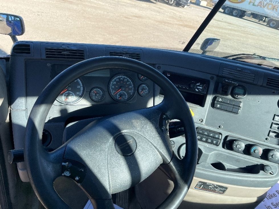 Day Cab Tractor-Heavy Duty Tractors-Freightliner-2020-Cascadia 11364ST-Elkhart-IN-604,464\n\t\tmiles-$ 28,250 - Image 11