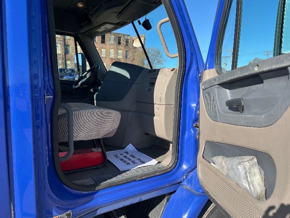 Day Cab Tractor-Heavy Duty Tractors-Freightliner-2020-Cascadia 11364ST-Elkhart-IN-604,464\n\t\tmiles-$ 28,250 - Image 12