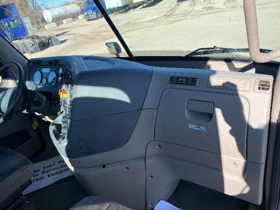 Day Cab Tractor-Heavy Duty Tractors-Freightliner-2020-Cascadia 11364ST-Elkhart-IN-604,464\n\t\tmiles-$ 28,250 - Image 13