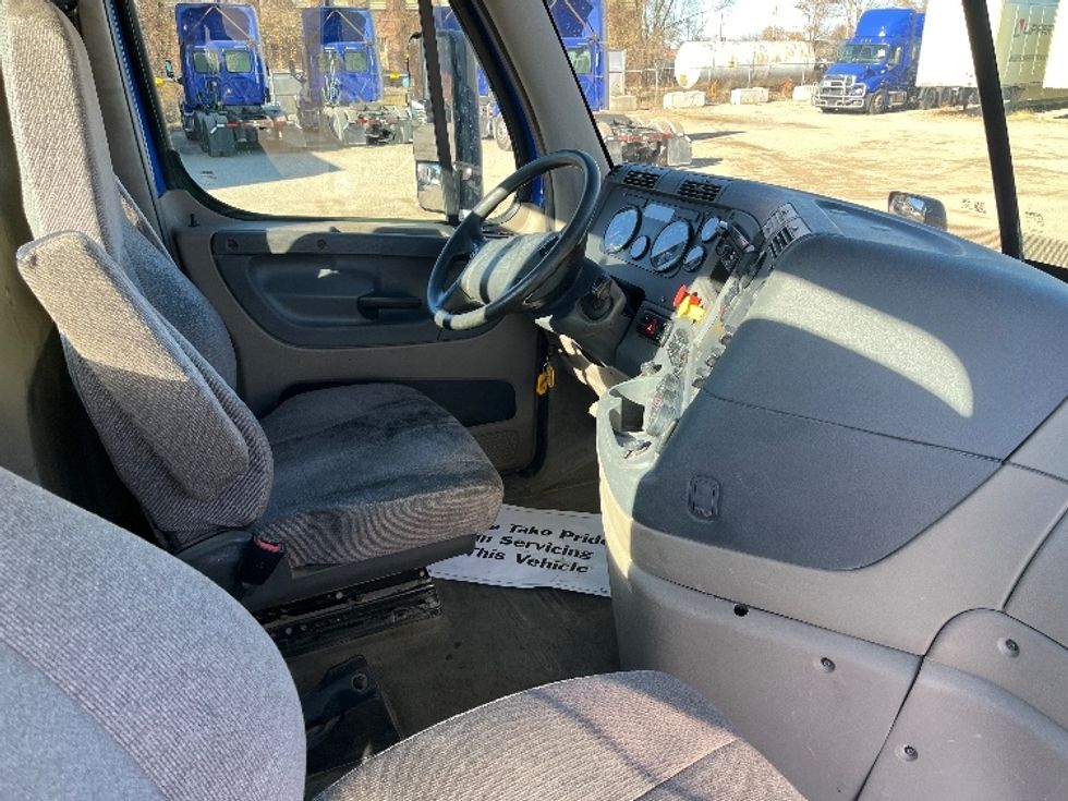 Day Cab Tractor-Heavy Duty Tractors-Freightliner-2020-Cascadia 11364ST-Elkhart-IN-604,464\n\t\tmiles-$ 28,250 - Image 14