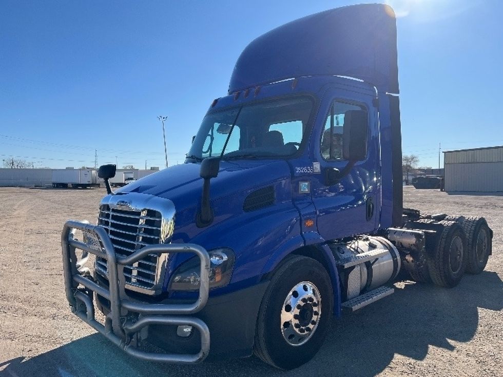 Day Cab Tractor-Heavy Duty Tractors-Freightliner-2020-Cascadia 11364ST-Elkhart-IN-604,464\n\t\tmiles-$ 28,250 - Image 3