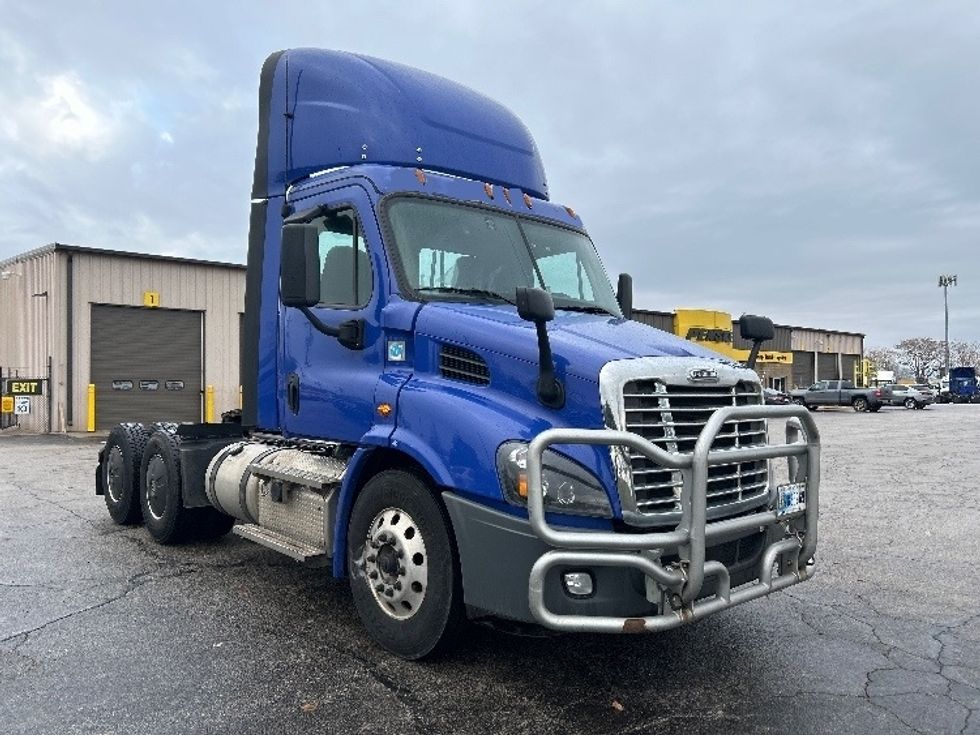 Day Cab Tractor-Heavy Duty Tractors-Freightliner-2020-Cascadia 11364ST-Elkhart-IN-610,689\n\t\tmiles-$ 28,250 - Image 1