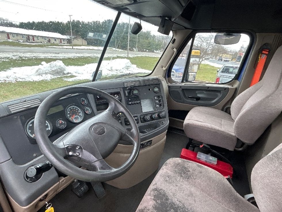 Day Cab Tractor-Heavy Duty Tractors-Freightliner-2020-Cascadia 11364ST-Elkhart-IN-610,689\n\t\tmiles-$ 28,250 - Image 10