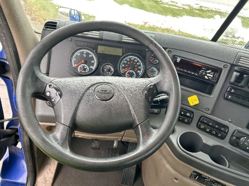 Day Cab Tractor-Heavy Duty Tractors-Freightliner-2020-Cascadia 11364ST-Elkhart-IN-610,689\n\t\tmiles-$ 28,250 - Image 11