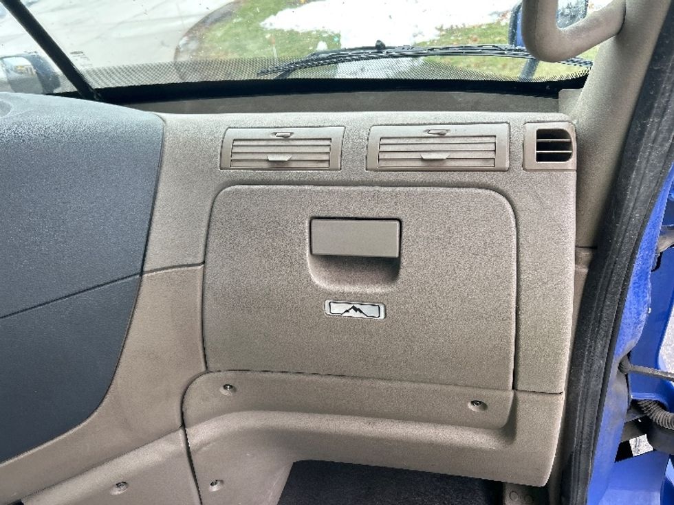 Day Cab Tractor-Heavy Duty Tractors-Freightliner-2020-Cascadia 11364ST-Elkhart-IN-610,689\n\t\tmiles-$ 28,250 - Image 13