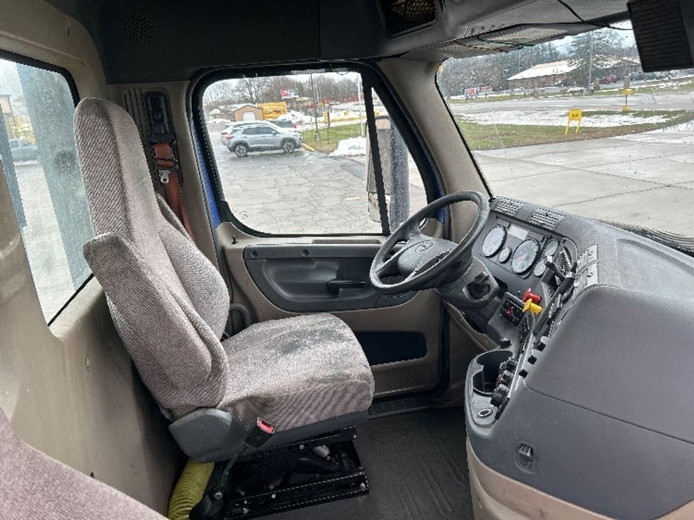 Day Cab Tractor-Heavy Duty Tractors-Freightliner-2020-Cascadia 11364ST-Elkhart-IN-610,689\n\t\tmiles-$ 28,250 - Image 14