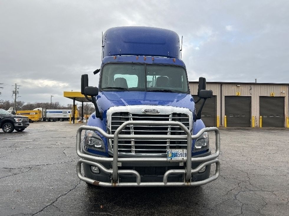 Day Cab Tractor-Heavy Duty Tractors-Freightliner-2020-Cascadia 11364ST-Elkhart-IN-610,689\n\t\tmiles-$ 28,250 - Image 2