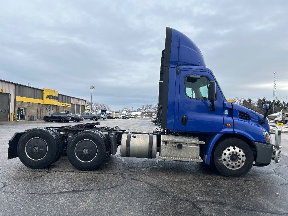 Day Cab Tractor-Heavy Duty Tractors-Freightliner-2020-Cascadia 11364ST-Elkhart-IN-610,689\n\t\tmiles-$ 28,250 - Image 8
