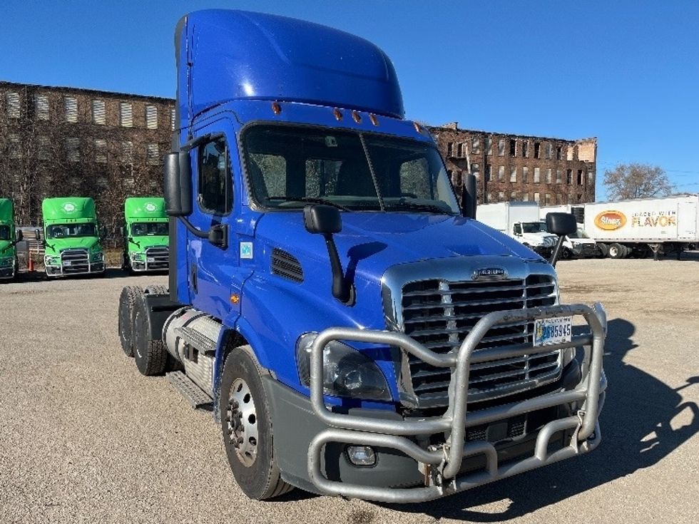 Day Cab Tractor-Heavy Duty Tractors-Freightliner-2020-Cascadia 11364ST-Elkhart-IN-633,565\n\t\tmiles-$ 28,250 - Image 1