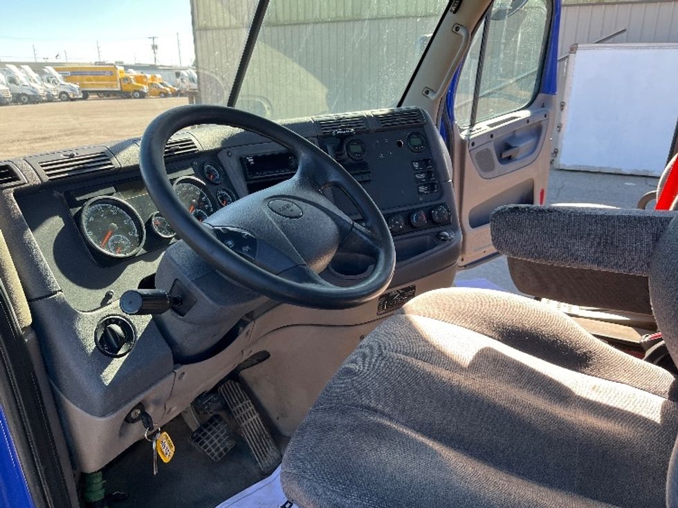 Day Cab Tractor-Heavy Duty Tractors-Freightliner-2020-Cascadia 11364ST-Elkhart-IN-633,565\n\t\tmiles-$ 28,250 - Image 10